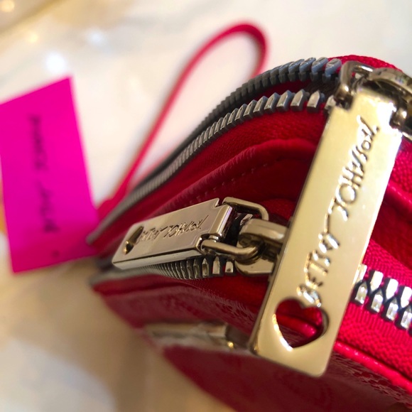 Betsey Johnson Red Faux Leather Double Zip Wristlet Embossed Heart Print NWT - Picture 4 of 10